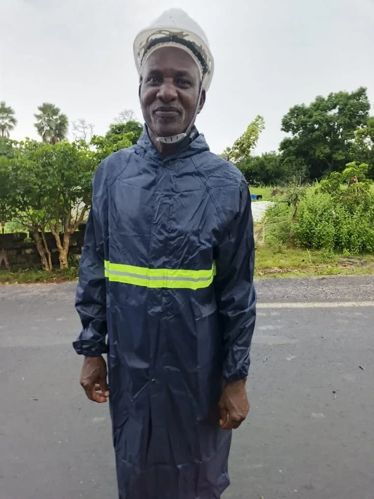 Technicien Sud Solar System en équipement de protection